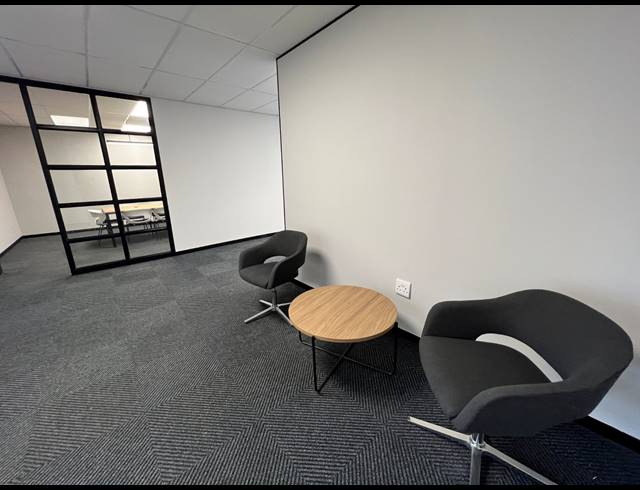 130M² OFFICE TO LET IN HYDE PARK